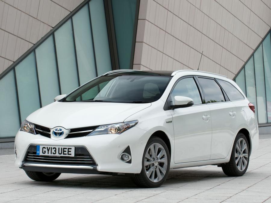  Toyota Auris Touring Sports Hybrid 2013 года  (UK) (фото 8 из 25)